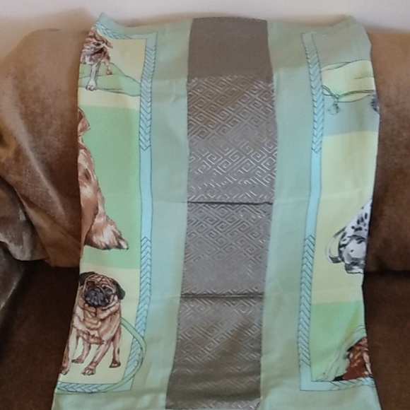 Adorable silk pillowcase for dog lovers. Fully lined and reversible. - Picture 2 of 5